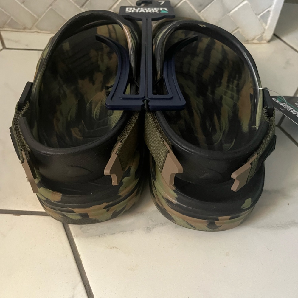 Rugged Shark Camouflage Sandals - Picture 2 of 7